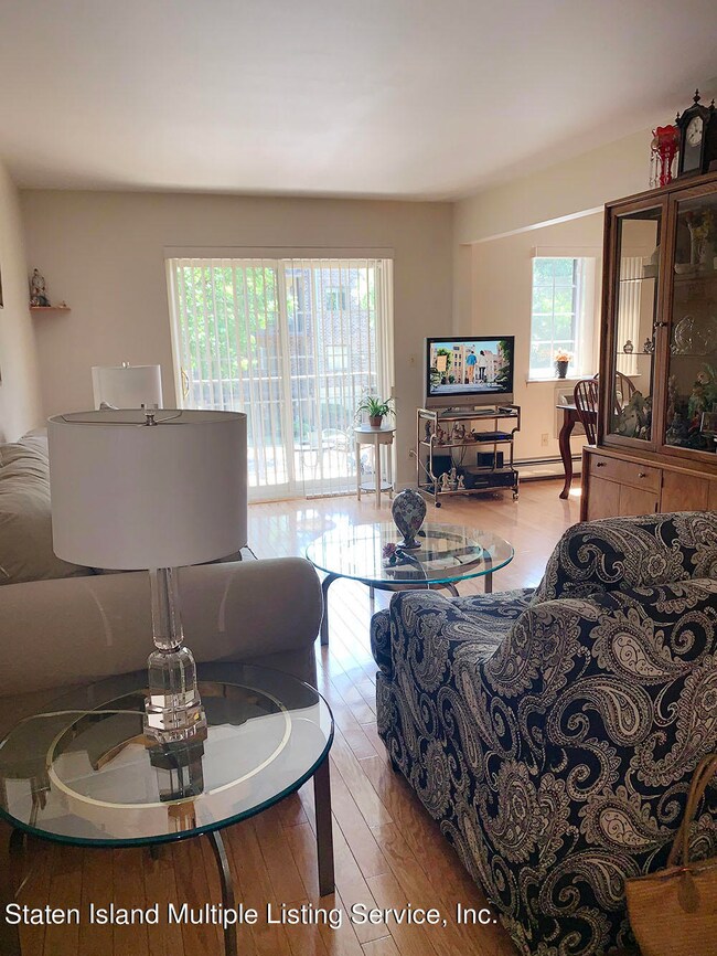 29 Donna Ct unit 5, Staten Island, NY 10314 - photo 5