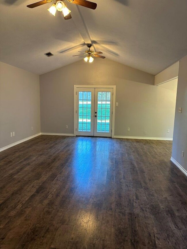 518 Northern Oak St, Nacogdoches, TX 75964 - photo 2