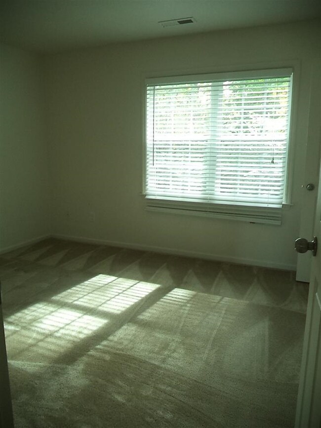 307 Doris Place Dr, Jacksonville, NC 28540 - photo 4