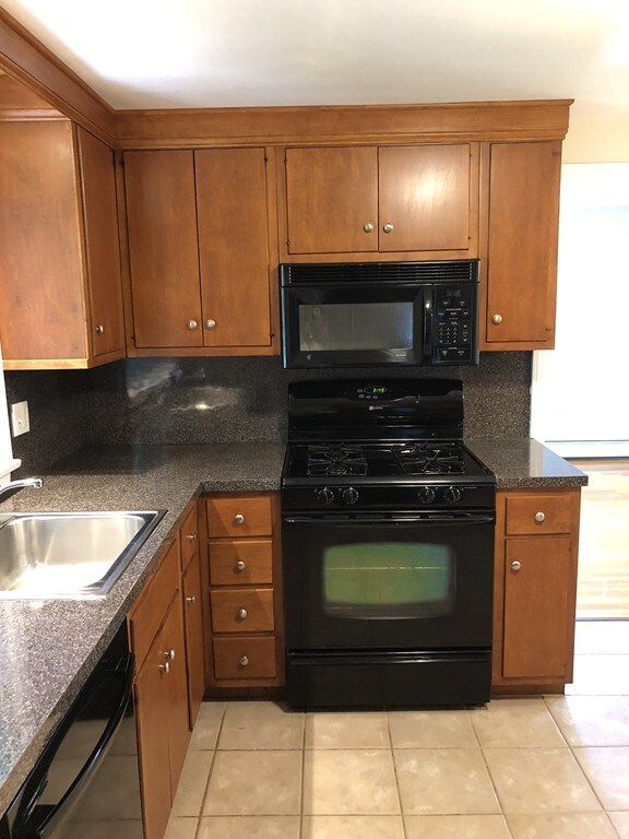 33 Margaret Rd unit 35, Newton Highlands, MA 02461 - photo 2