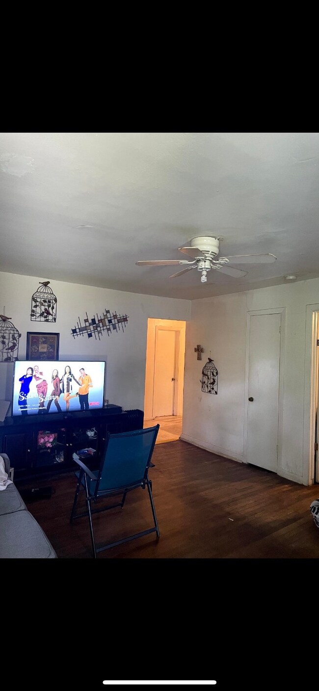 8436 Lanewood Dr, Houston, TX 77016 - photo 6