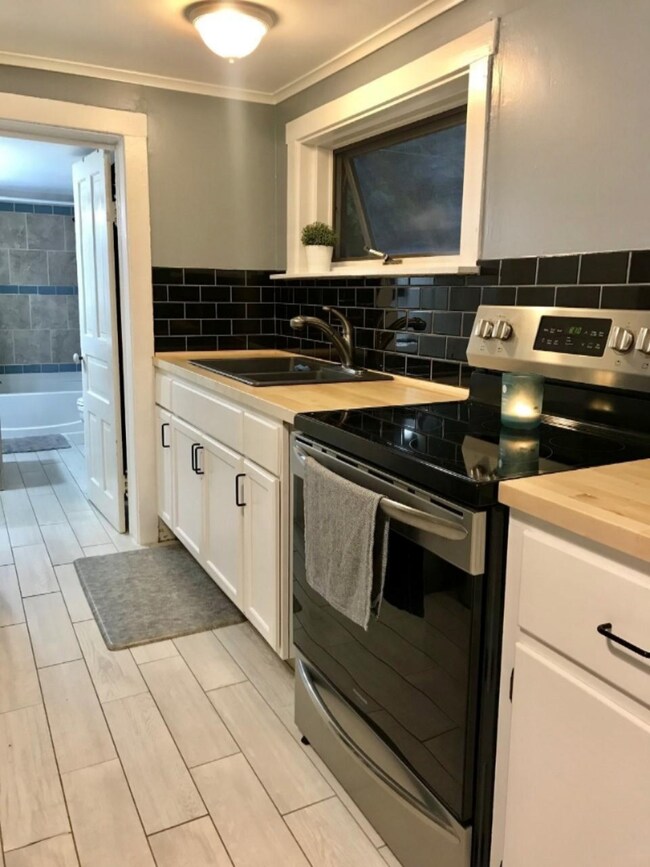 315 Spring St, Lowell, MI 49331 - photo 2