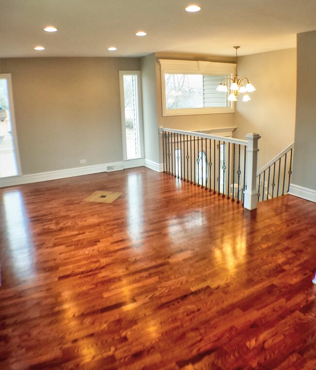 3312 Fountainbleau Dr, Hazel Crest, IL 60429 - photo 5