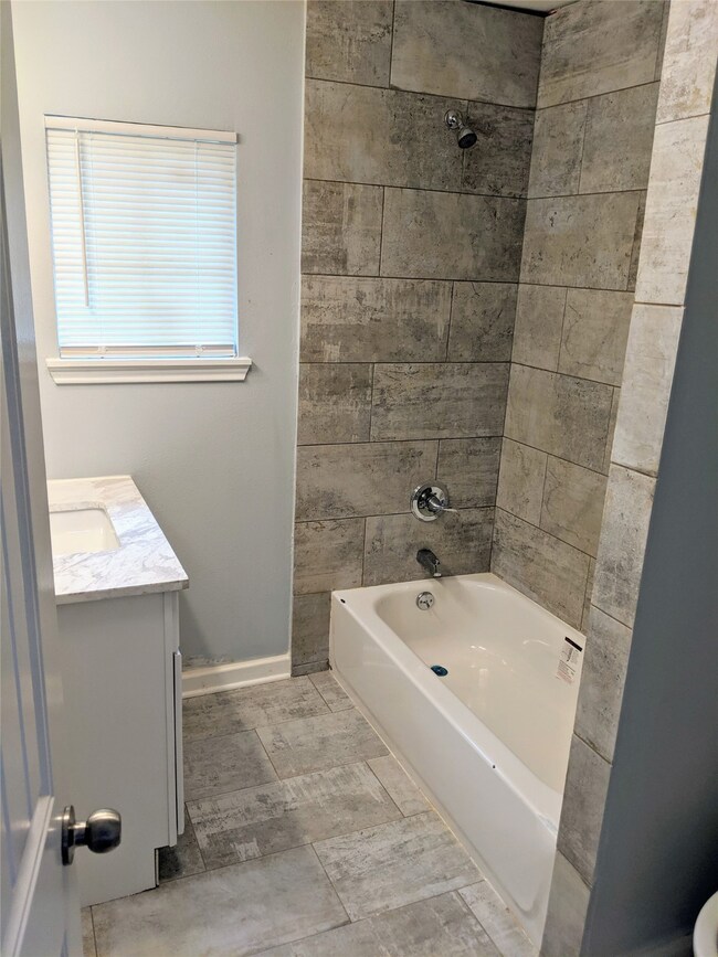 606 Bizerte St, Houston, TX 77022 - photo 6