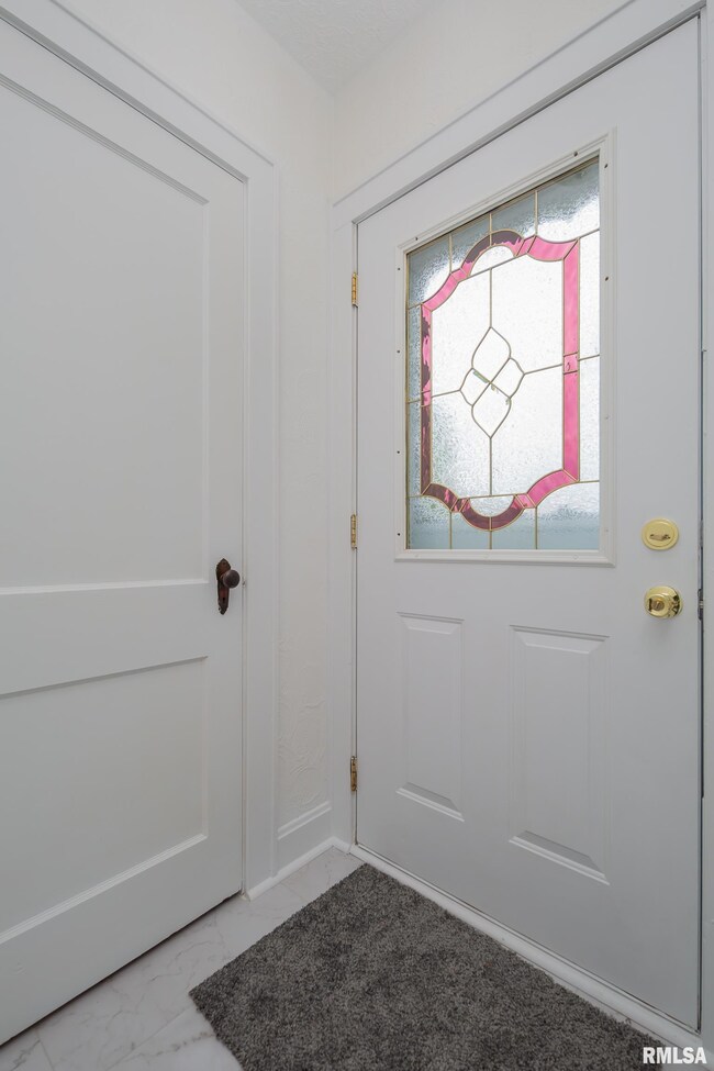 2216 N Sturdevant St, Davenport, IA 52804 - photo 4