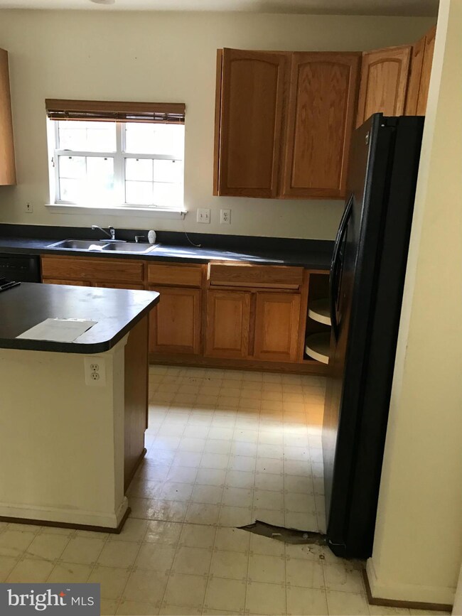 10127 Ellard Dr, Lanham, MD 20706 - photo 5