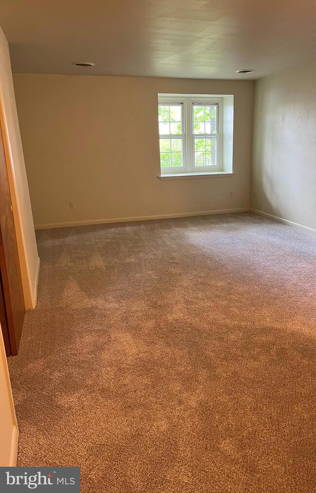 643 Main St unit B-5, Pennsburg, PA 18073 - photo 2