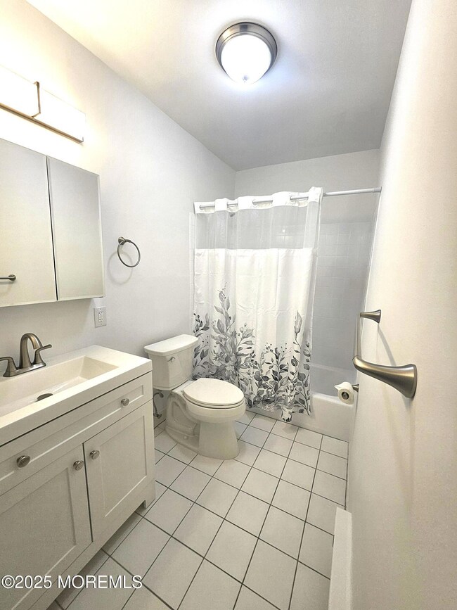 77 White St unit C, Eatontown, NJ 07724 - photo 4