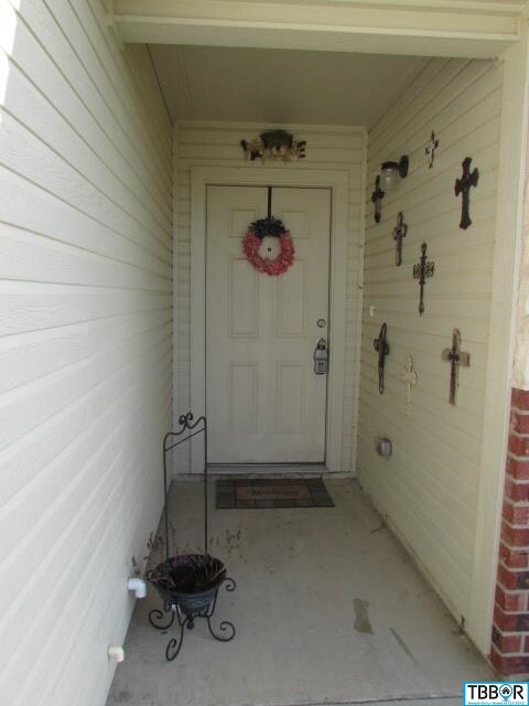 407 Chrislyn Dr, Troy, TX 76579 - photo 2