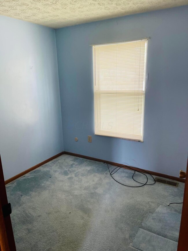 841 Upwoods Dr, Columbus, OH 43228 - photo 4