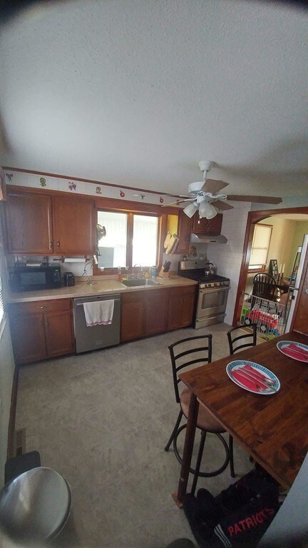 62 Clark St, Chicopee, MA 01013 - photo 3