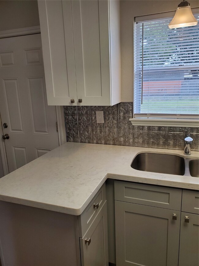 1715 Brumbelow St, Rosenberg, TX 77471 - photo 3