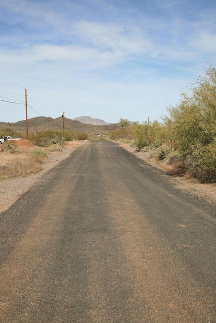 Paved road to Lot