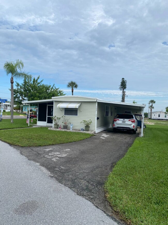 1608 Wheelhouse Cir unit 58, Ruskin, FL 33570 - photo 2