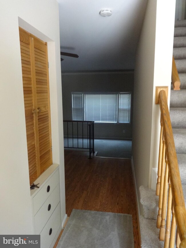 8540 Barrington Ct unit 933, Springfield, VA 22152 - photo 2