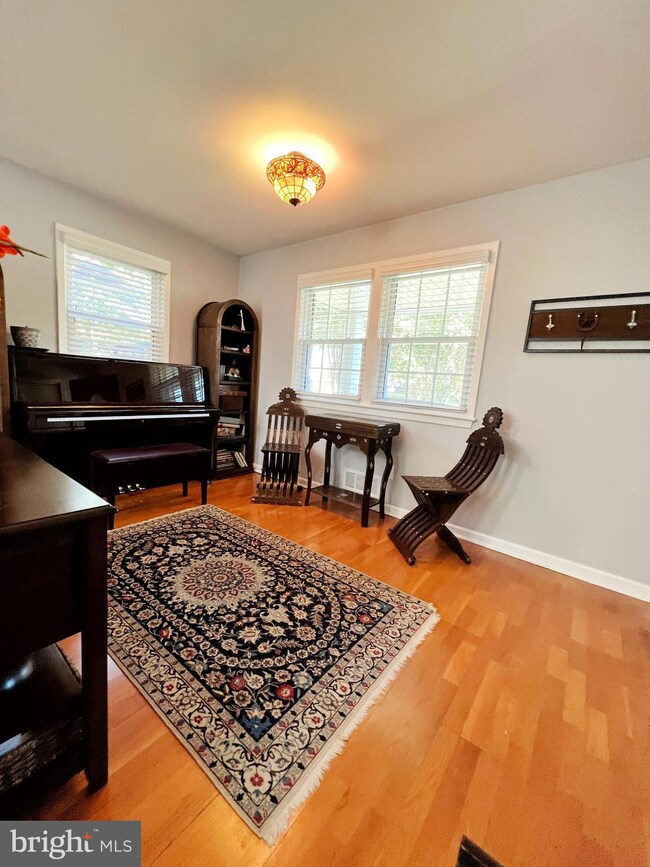 1403 Wake Forest Dr, Alexandria, VA 22307 - photo 7