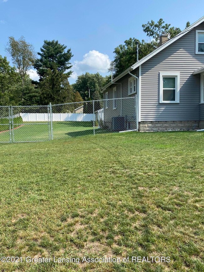 6317 Sommerset Rd, Lansing, MI 48911 - photo 3