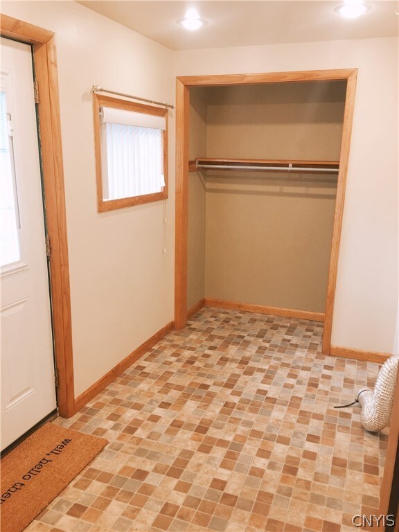 Entry Mudroom 1st Floor Laundry Room