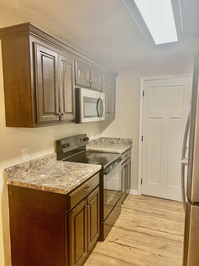 103 Stonefield Cir, Shelbyville, TN 37160 - photo 4