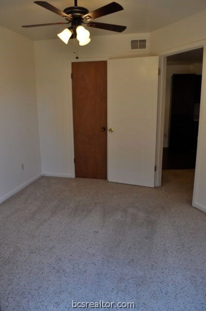 803 Autumn Cir unit B, College Station, TX 77840 - photo 6