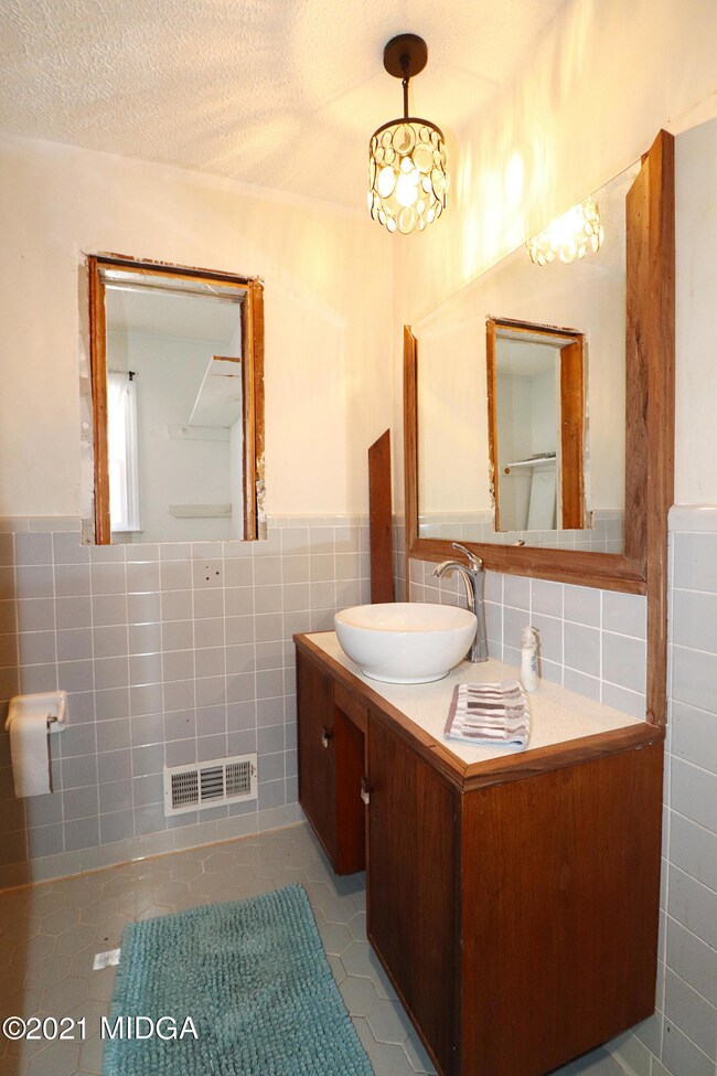 223 Briarcliff - 2nd Bathroom 3
