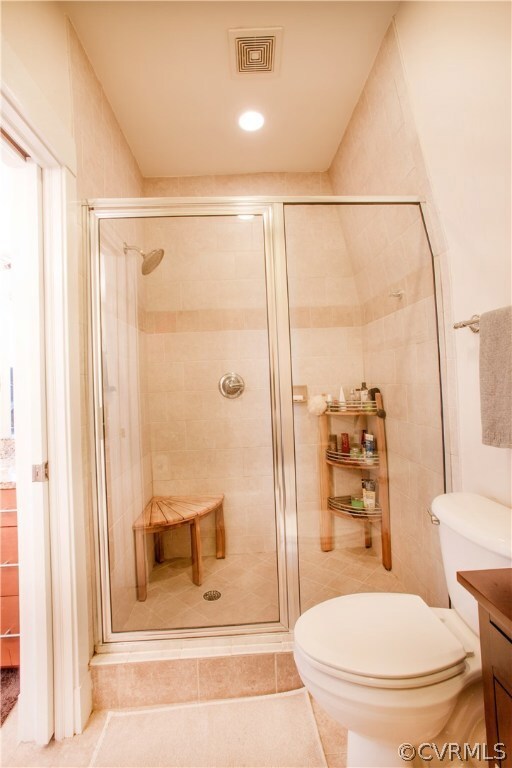 LOWER LEVEL FULL BATH.