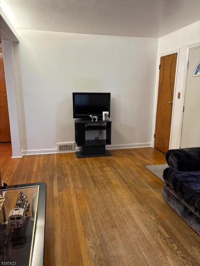 91 Birchwood Dr, Elmwood Park, NJ 07407 - photo 5