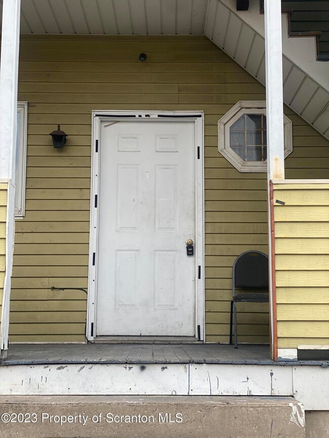 808 Apt C Main St, Dickson City, PA 18519 - photo 4