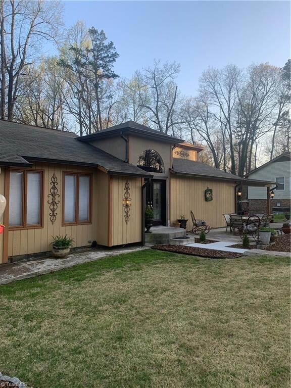 2411 Shelia Dr, Greensboro, NC 27406 - photo 4