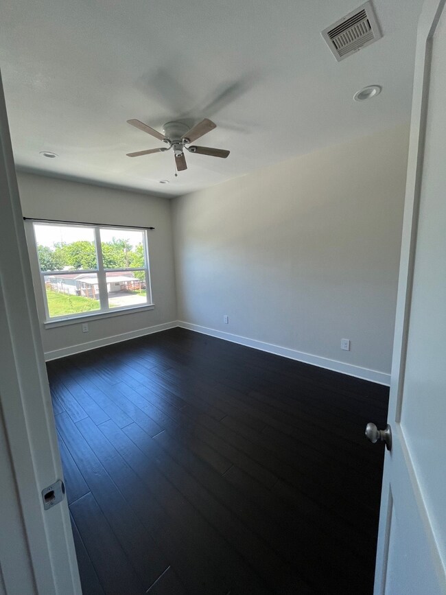 2002 Lynnfield Unit A St, Houston, TX 77093 - photo 6