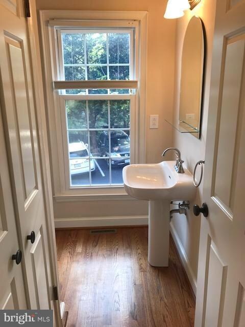 119 Shooters Ct, Alexandria, VA 22314 - photo 3