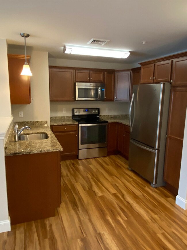 3 Furnival Rd unit 210, Nashua, NH 03064 - photo 2