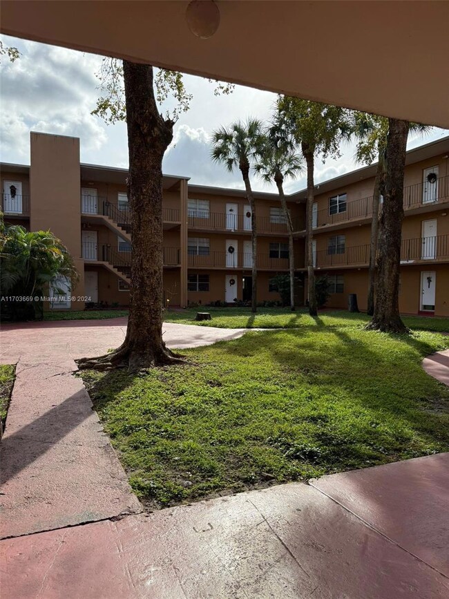 Kensington Club unit 218B, Hialeah, FL 33012 - photo 4