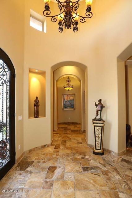 Foyer-Hallway