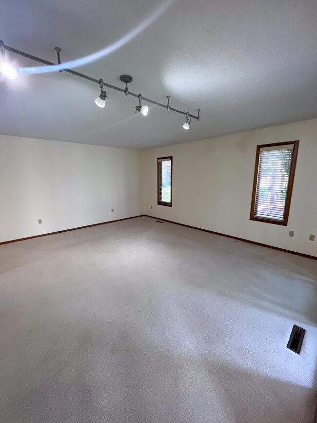 Property Photos-17.jpg