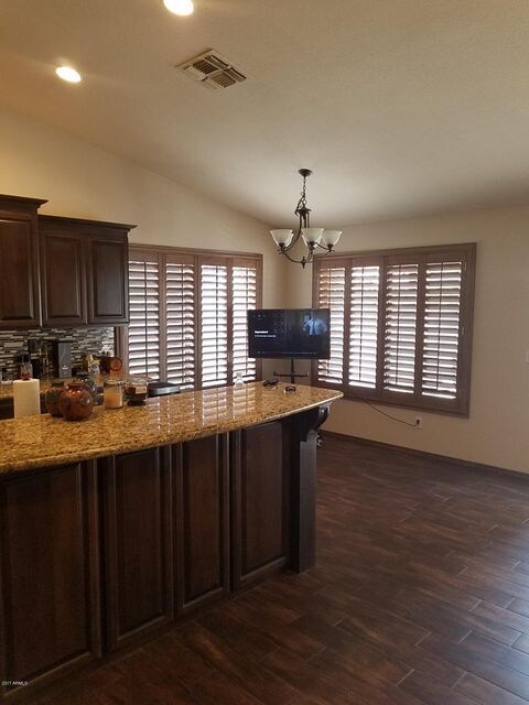 Kitchen / dining area