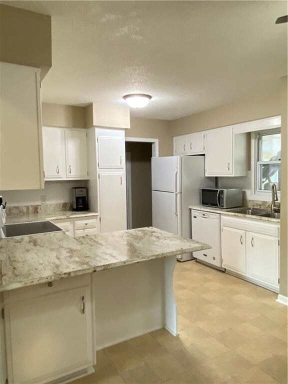 304 W Park Ave, Runnells, IA 50237 - photo 6