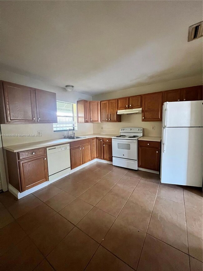 209 SW 7th St unit 1-2, Dania, FL 33004 - photo 5