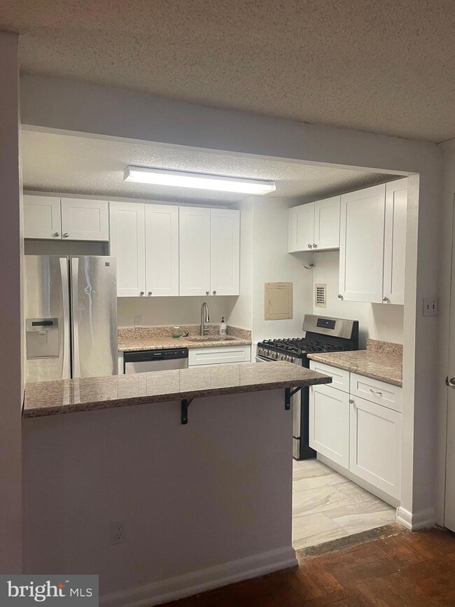 Radnor House unit 110, Bryn Mawr, PA 19010 - photo 5