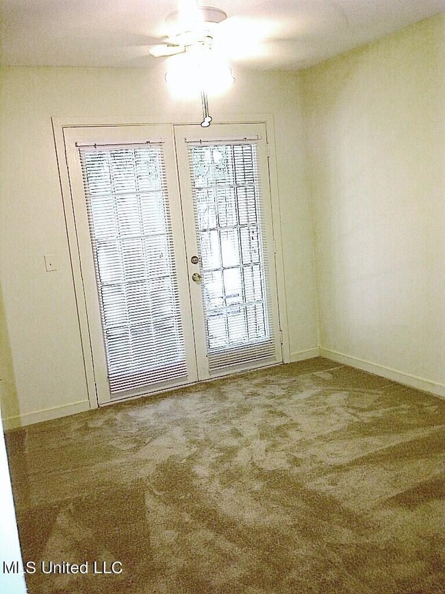 Riverview Apartment French doors to pati