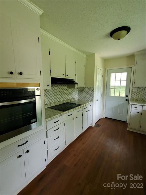 630 Colonial Dr, Statesville, NC 28625 - photo 4