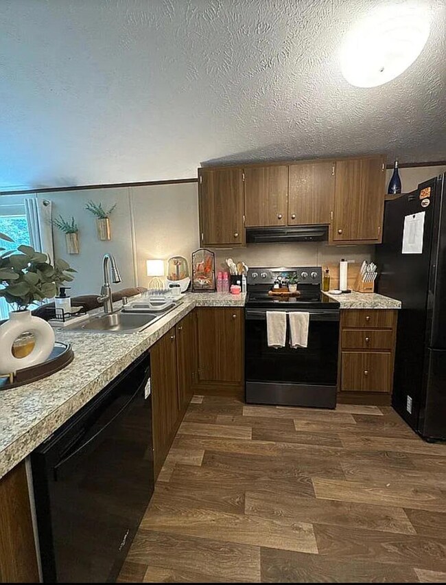 6523 Spring Grove Rd Kitchen
