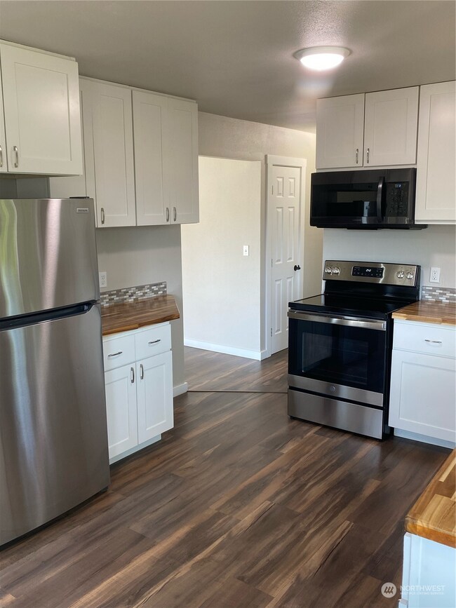 1802 5th St NE, East Wenatchee, WA 98802 - photo 6