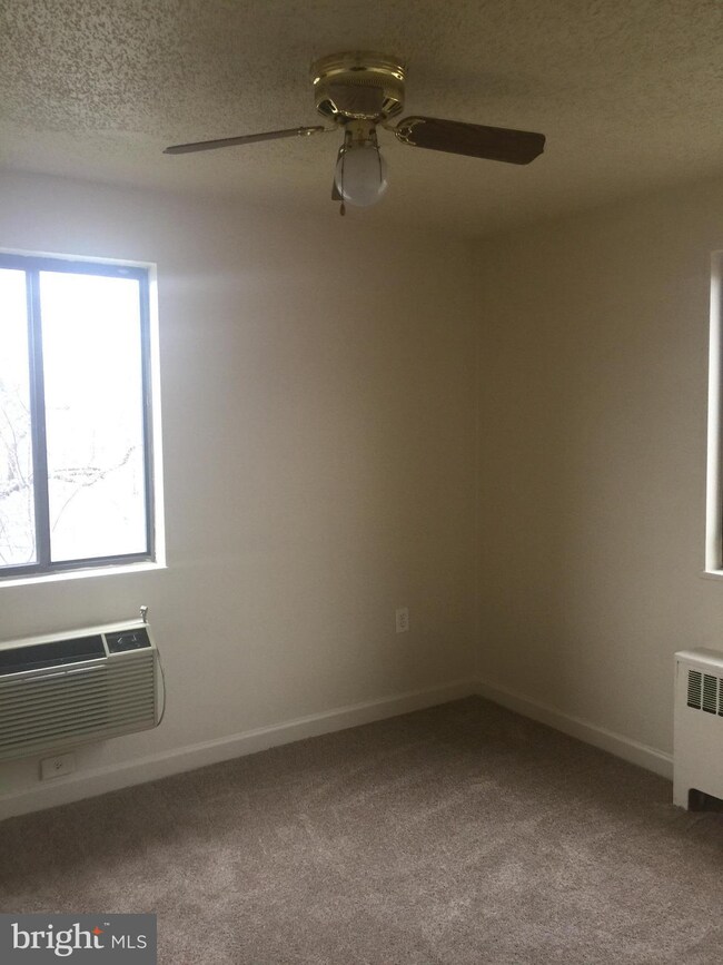 6 Galveston St SW unit 301, Washington, DC 20032 - photo 2