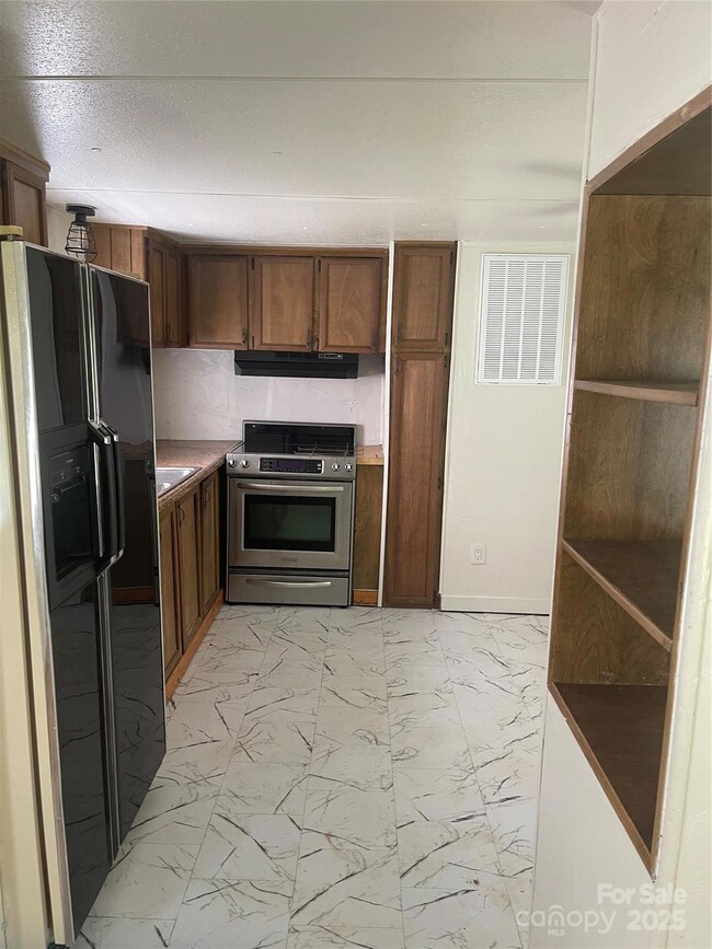 104 Poplar St, Clover, SC 29710 - photo 7