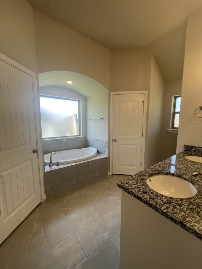 3328 Arrow Creek Dr, Granbury, TX 76049 - photo 6