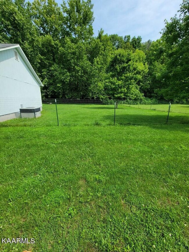 334 Howard Rd, Loudon, TN 37774 - photo 2