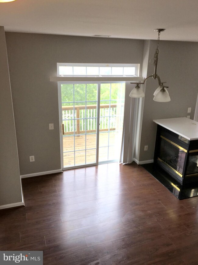 1820 Cedar Cove Way unit 3-4B, Woodbridge, VA 22191 - photo 2