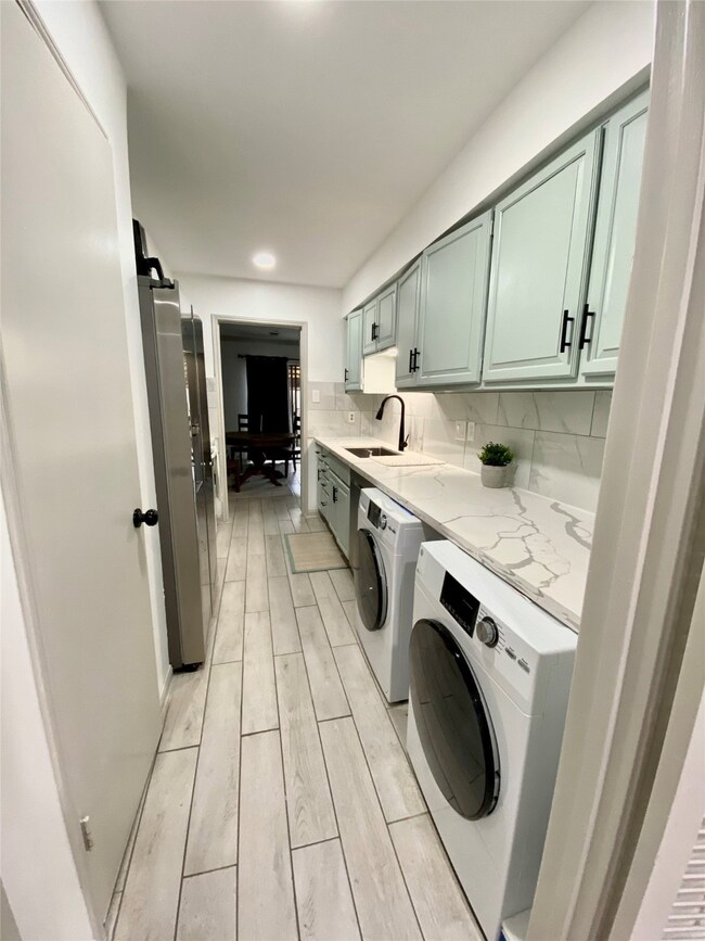 14561 Misty Meadow Ln, Houston, TX 77079 - photo 3