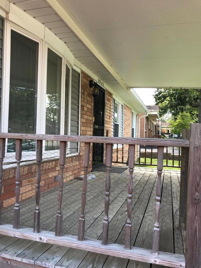 9203 Pagoda Dr, Louisville, KY 40229 - photo 2
